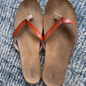 WORN - Mossimo flip flops